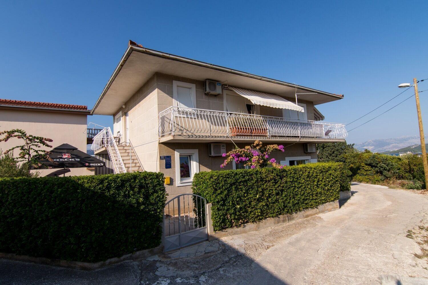 Apartments Ivica - Garden Terrace Slatine Kültér fotó